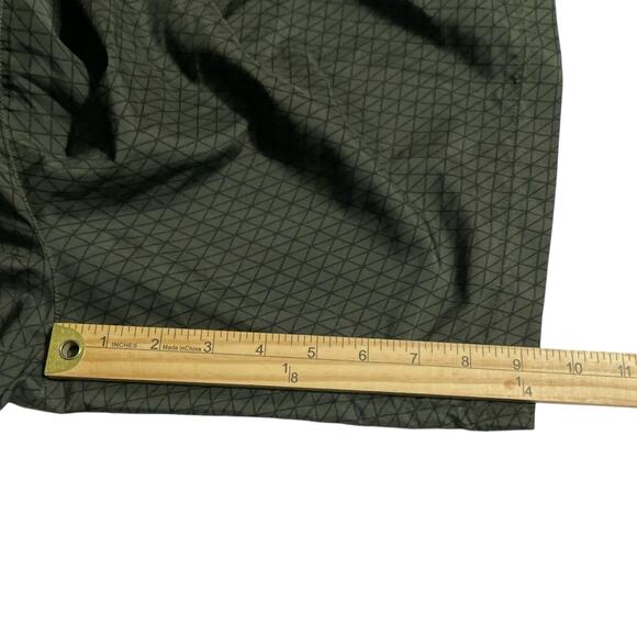 Under Armour Mens Athletic Shorts Size XL Heat Gear Fitted Lined Green Pockets - Picture 11 of 13